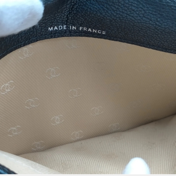 CHANEL Long Bifold Coco Button Black Leather Wallet - Picture 4 of 8